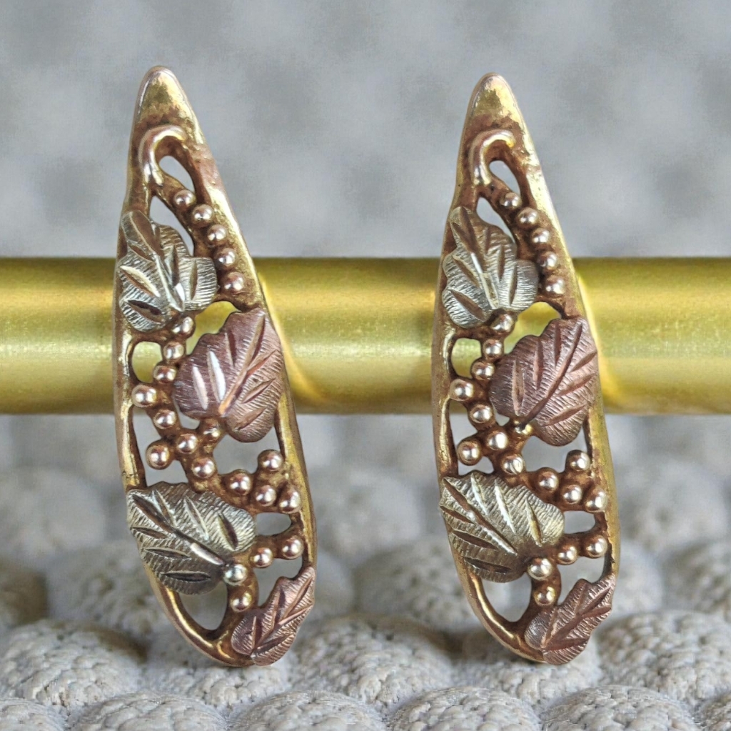 Vintage 10k Landstrom Black Hills Gold Earrings 300$